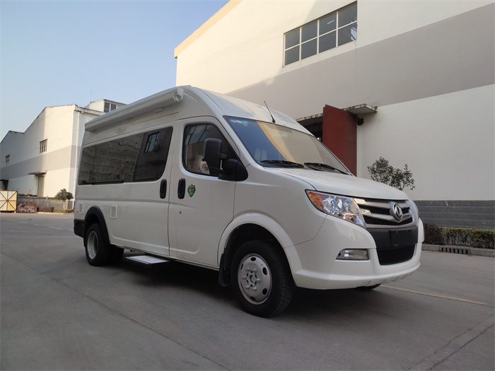 东风御风长轴高顶房车